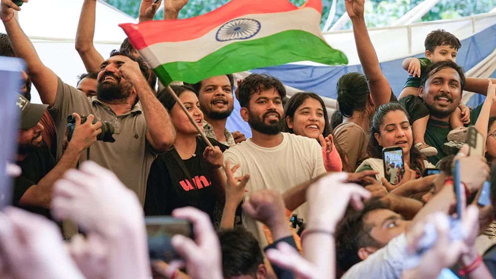অভিজিতের বাবার আর্থিক লেনদেন নিয়ে তদন্তের দাবি
