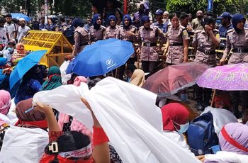 শাহবাগে অবস্থান কর্মসূচি, আগস্টে যোগদানের দাবি শিক্ষকদের