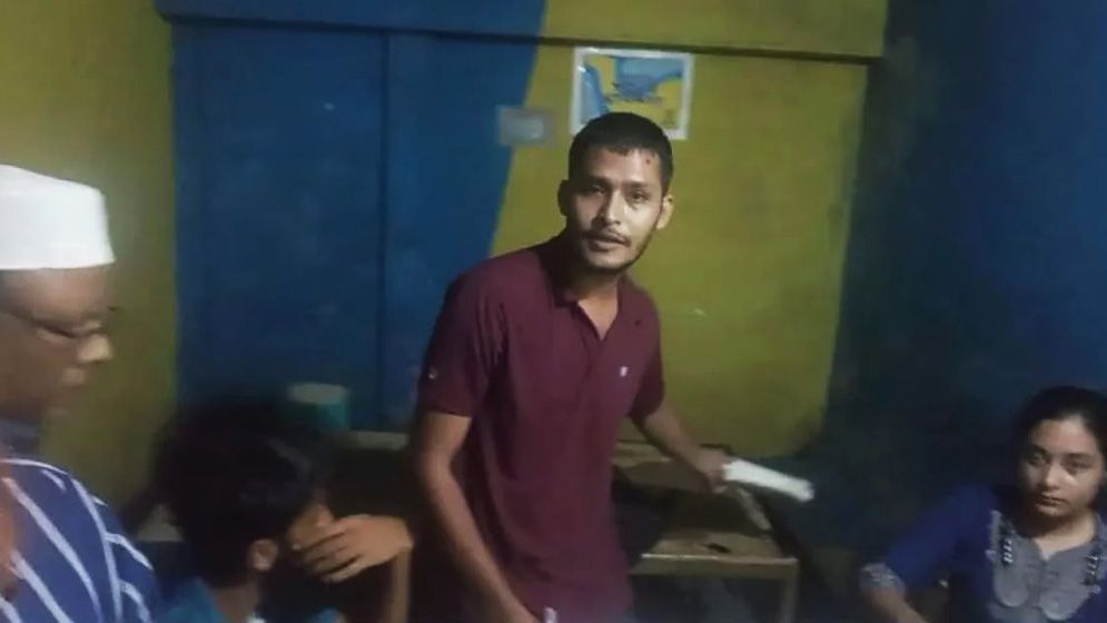 সিলেটে চায়ের দোকানে এইচএসসি খাতা মূল্যায়ন, প্রভাষক আটক