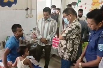 গাইবান্ধার স্বাস্থ্য কমপ্লেক্সে দুই কর্মী বরখাস্ত, মন্ত্রীর পরিদর্শন
