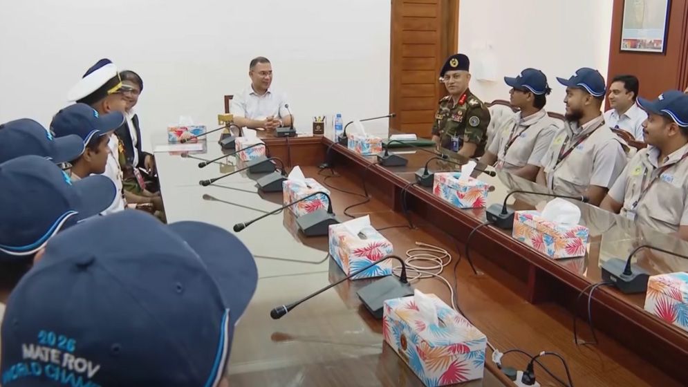 প্রধানমন্ত্রীর সঙ্গে সাক্ষাৎ এমআইএসটি দলের বিশ্বচ্যাম্পিয়ন শিক্ষার্থীদের