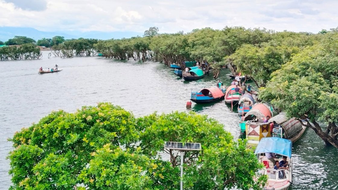 টাঙ্গুয়ার হাওরে হাউসবোট ও নৌযান চলাচল নিষিদ্ধ