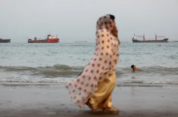 ট্রাম্পের আক্রমণ স্থগিত, হরমুজ প্রণালীতে অগ্রগতি নেই
