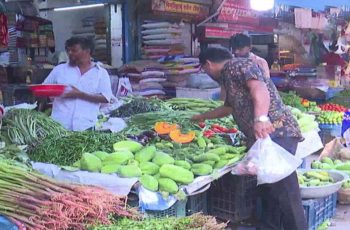 ভারত থেকে মরিচ আসায় দাম কমছে, সবজি ১০০ টাকার ওপরে