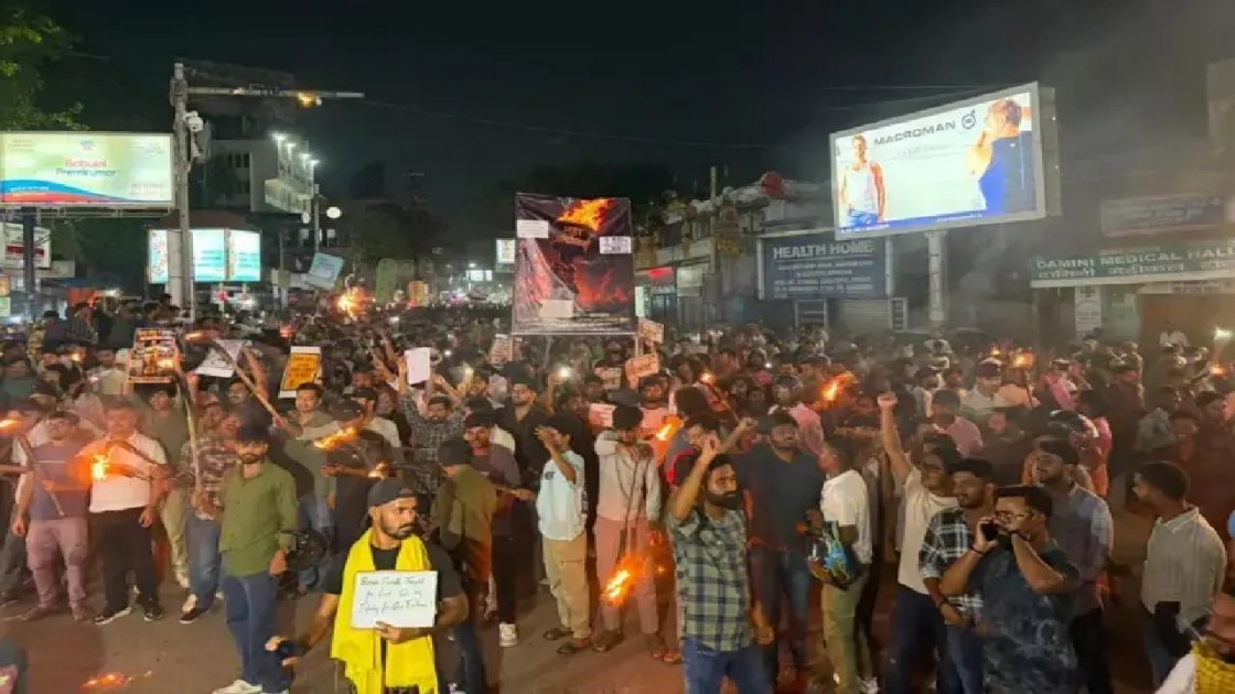 ঝাড়খণ্ডে ছাত্র বিক্ষোভ, পরীক্ষার অনিয়মের প্রতিবাদ