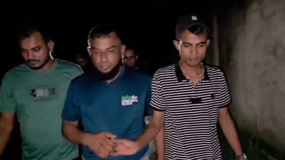 খালেদা জিয়ার গাড়িবহরে হামলার আসামি যুবলীগ নেতা গ্রেফতার