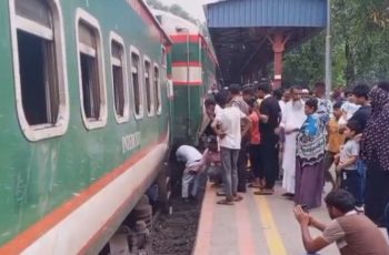 সিরাজগঞ্জে সিল্ক সিটি ট্রেনের বগি লাইনচ্যুত, যোগাযোগ বন্ধ