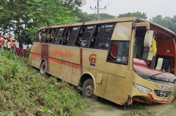মাগুরায় বাস-ট্রাক সংঘর্ষে আহত ১০, উদ্ধার চলছে