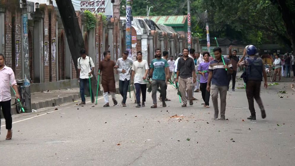 রাজধানীতে ছাত্রদল-ছাত্রশিবিরের সংঘর্ষ, আহত কয়েকজন