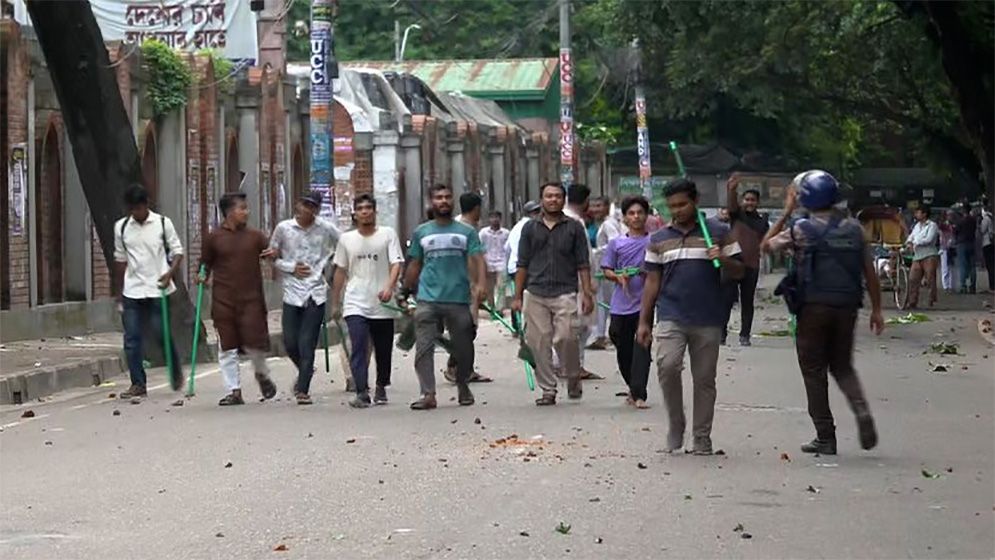 আলিয়া মাদরাসায় ছাত্রদল-ছাত্রশিবিরের সংঘর্ষ, প্রবেশে বাধা