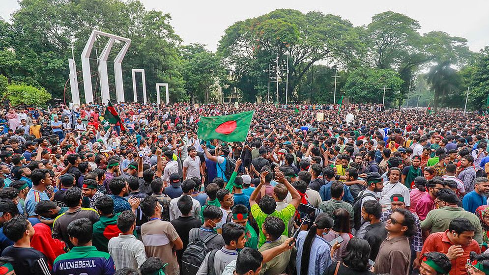 শহীদ মিনারে মুক্তিকামী জনতার গণঅভ্যুত্থান, সরকারের পতন