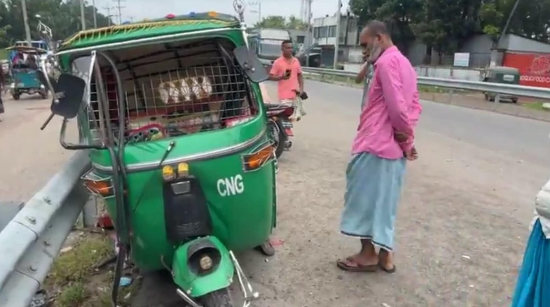 নরসিংদীতে সিএনজি-প্রাইভেটকার সংঘর্ষে নিহত ১, আহত ৪