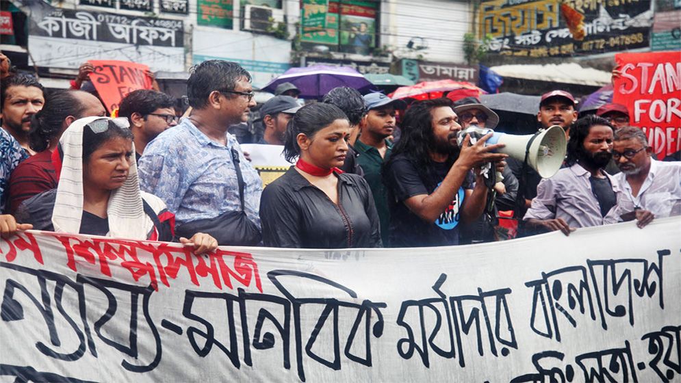 শিক্ষার্থীদের আন্দোলনে শিল্পীদের সাহসী ভূমিকা ও দ্রোহযাত্রা