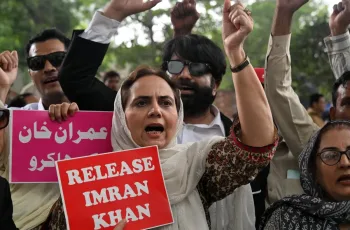 ইমরান খানের তিন বছর কারাদণ্ড, PTI’র প্রতিবাদ ও মানবাধিকার সংস্থার উদ্বেগ
