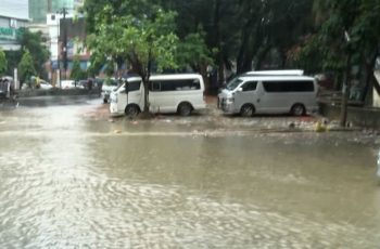চট্টগ্রামে থেমে থেমে বৃষ্টিতে নিচু এলাকায় জলজট সৃষ্টি