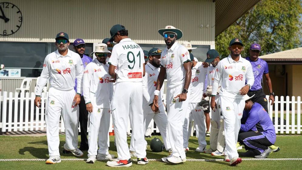 বাংলাদেশ ৭৩ রানে পিছিয়ে দ্বিতীয় দিনের খেলা শেষ করলো