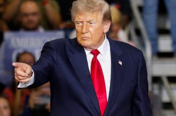 ইরানে সংঘাতের মাঝে মার্কিন অস্ত্রভাণ্ডার সংকট নিয়ে ট্রাম্পের ক্ষোভ