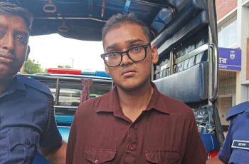 নাটোরে বিমানমন্ত্রীর পথসভা থেকে উদ্ধার খেলনা পিস্তল, দাবি পুলিশের