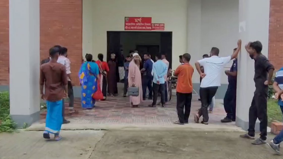 সিরাজগঞ্জে বাস-ট্রাক সংঘর্ষে নিহত ২, আহত ১০