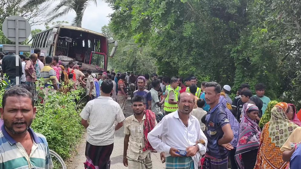 নাটোরে বাস-নছিমনের সংঘর্ষে তিনজন নিহত