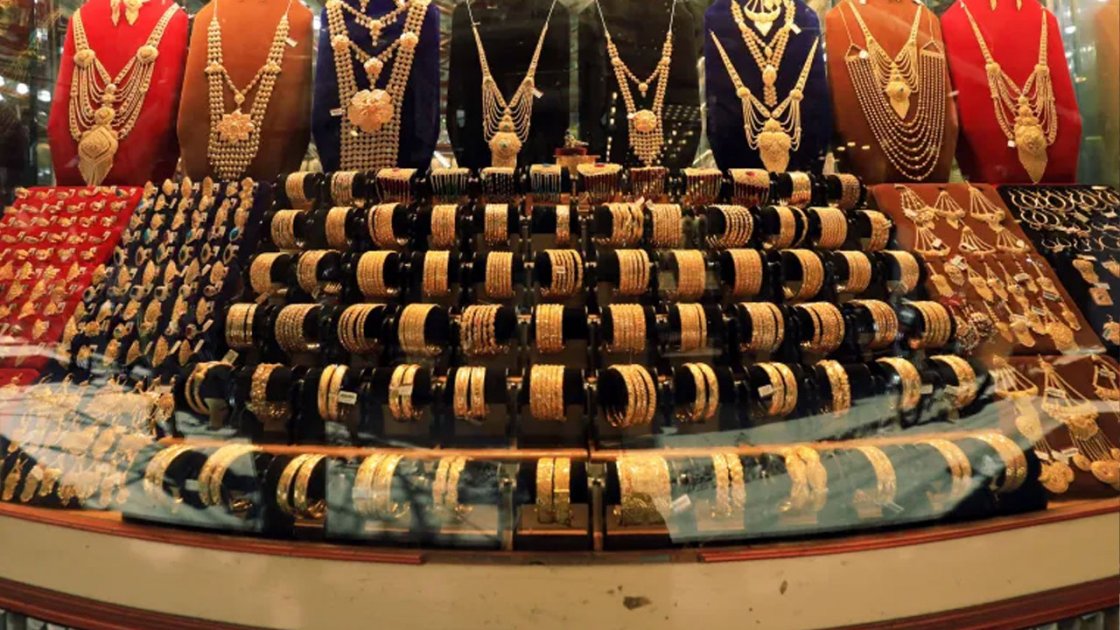 একদিনে সোনার দাম বেড়ে প্রতি ভরিতে ৪৩৭৪ টাকা