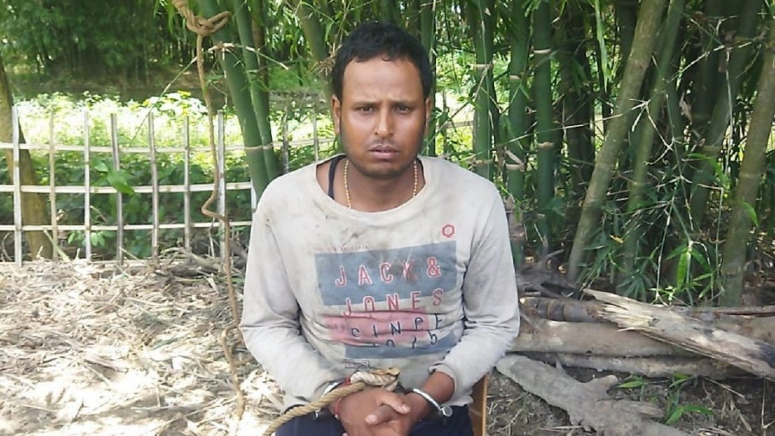 বিএসএফের হাতে বাংলাদেশি নাগরিক আটক, ভারতীয়কে স্থানীয়রা ধরে আনল
