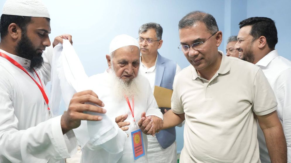 প্রধানমন্ত্রীর সঙ্গে সাক্ষাৎ করেন হেফাজতে ইসলামের আমির