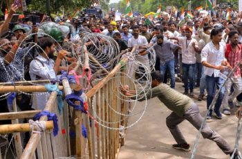 ভারতে শিক্ষার্থীদের বিক্ষোভে পুলিশের লাঠিচার্জ, আহত কয়েকজন