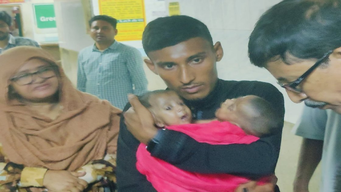 সরকারের চিকিৎসার দায়িত্ব নিল কুষ্টিয়ার জোড়া লাগা শিশুদের
