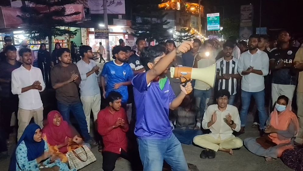 বরিশাল বিশ্ববিদ্যালয়ের শিক্ষার্থী নিহতের ঘটনায় বিক্ষোভ ও অবরোধ