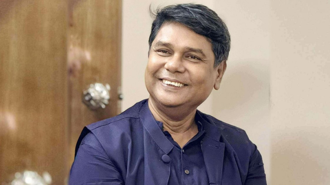 মুম রহমান পেলেন কোরিয়ার গোল্ডেন পেন অ্যাওয়ার্ড