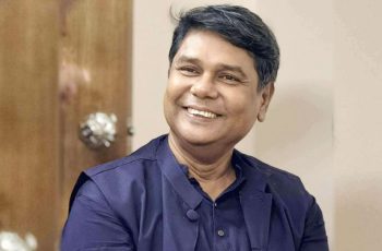 মুম রহমান পেলেন কোরিয়ার গোল্ডেন পেন অ্যাওয়ার্ড