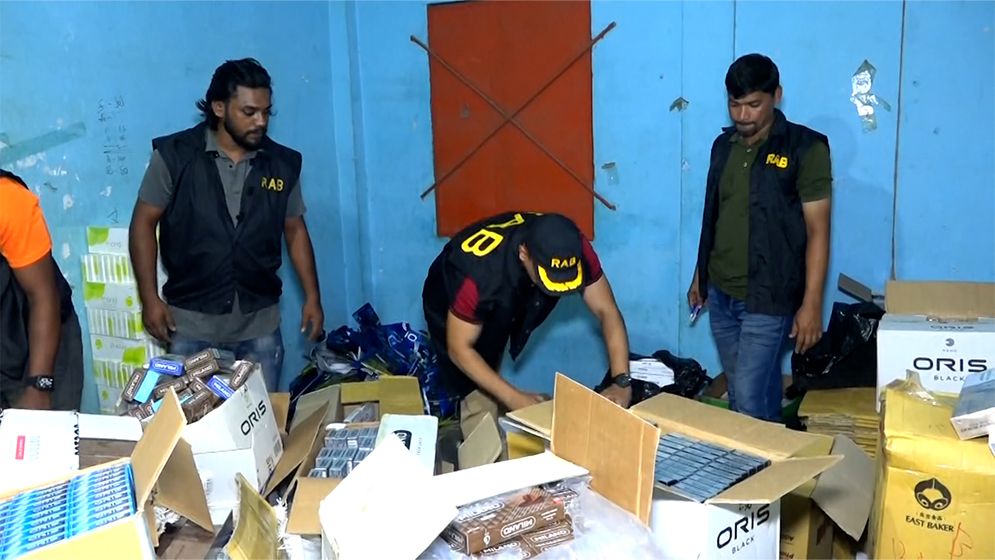 চট্টগ্রামে র‍্যাবের অভিযানে ১.৫ কোটি টাকার বিদেশি সিগারেট জব্দ