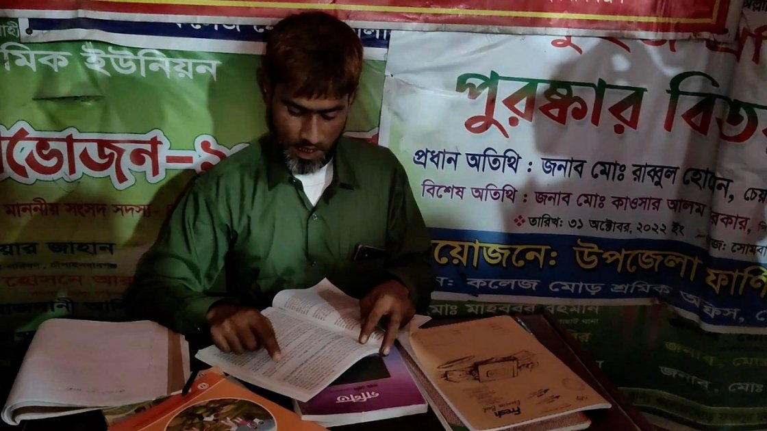 ৪৫ বছর বয়সে এসএসসি পাস করলেন কাঠমিস্ত্রি নাসিমুল