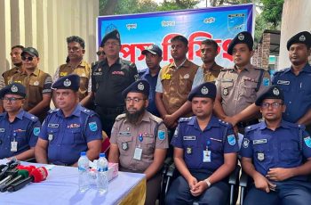 নরসিংদীতে অস্ত্র ও ১৩৬ ককটেলসহ ৩ জন গ্রেপ্তার