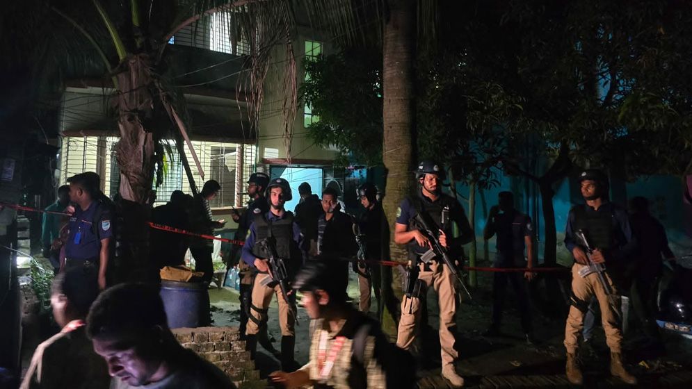 সাভারে সিটিটিসির অভিযানে আটক ১, উদ্ধার ককটেল ও বোমা তৈরির সরঞ্জাম