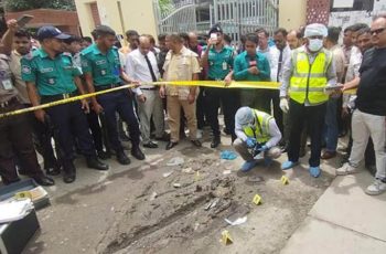 বরিশাল জেলা জজ আদালতে বোমা বিস্ফোরণ, পুলিশ তদন্তে