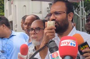 সুপ্রিম কোর্টে সাংবাদিকদের প্রবেশাধিকার পুনর্বহাল দাবিতে অবস্থান