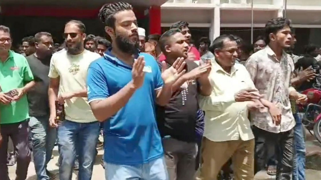 নাটোরে ইউএনও অফিসে ছাত্রদলের বিক্ষোভ, কর্মকর্তারা লাঞ্ছিত