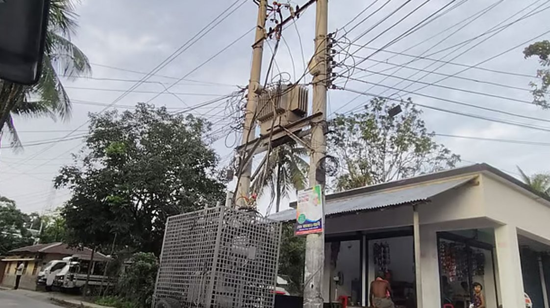 রাজশাহীতে অতিরিক্ত ভোল্টেজে পুড়ে গেল ৩০০ বাড়ির ইলেকট্রনিক্স