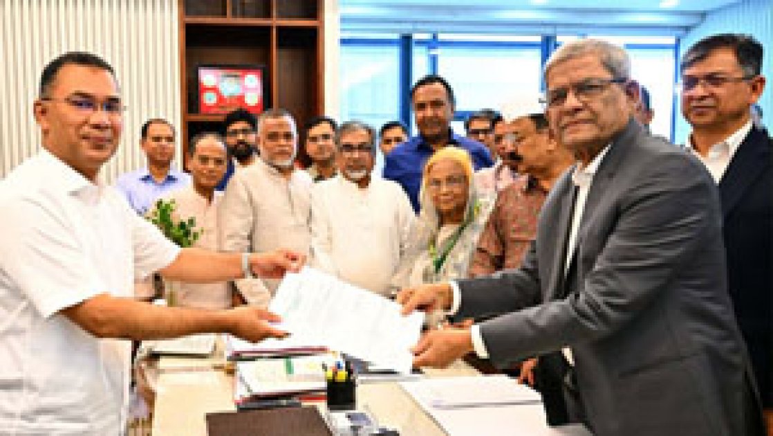বিএনপির রাষ্ট্রপতি প্রার্থী মির্জা ফখরুলের মনোনয়নপত্র জমা