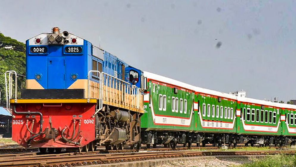 চাঁদপুরে ট্রেনের নিচে শিক্ষার্থীর মৃত্যু