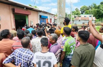 রিকশা গ্যারেজে মালিকের গলাকাটা মরদেহ, টাকা লুটের অভিযোগ