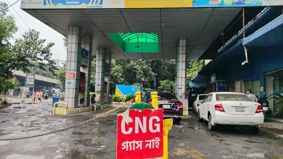 রাজধানীর সিএনজি স্টেশনগুলোতে তীব্র গ্যাস সংকট