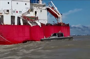 চট্টগ্রাম বন্দরে দুই জাহাজের সংঘর্ষ, উদ্ধার কাজ চলছে