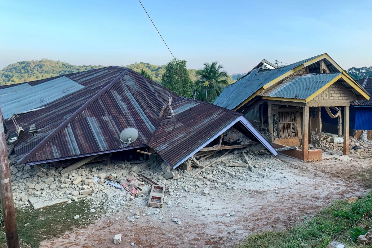 ইন্দোনেশিয়ায় ৭.৭ মাত্রার ভূমিকম্পে নিহত ২, সুনামির সতর্কতা