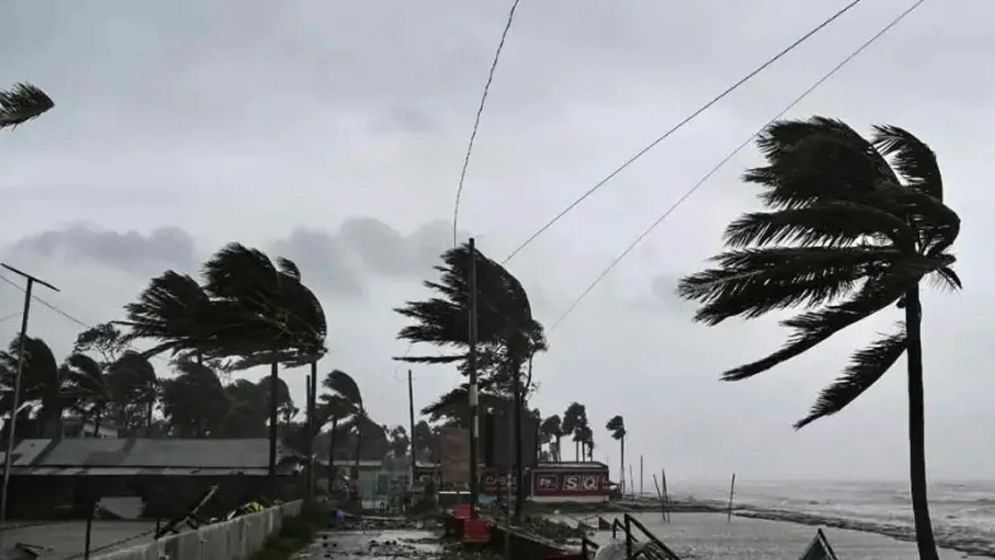 ৭ অঞ্চলে ঝড়ো হাওয়ার সতর্কতা, নদীবন্দরে ১ নম্বর সংকেত