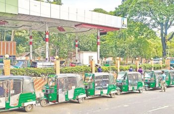 রাজধানীতে গ্যাস সংকটে সিএনজি স্টেশনগুলোতে ভোগান্তি বৃদ্ধি