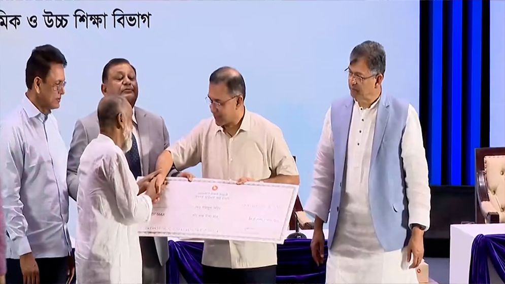 অবসরপ্রাপ্ত শিক্ষকদের বকেয়া অর্থ প্রদান করলো সরকার