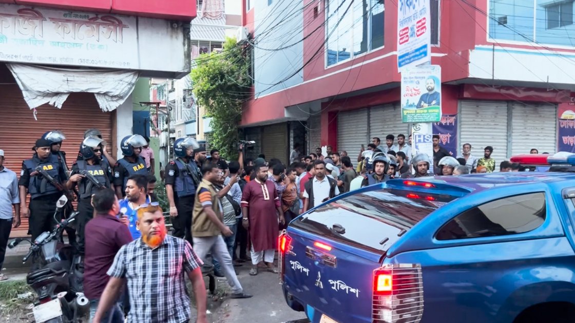 কুষ্টিয়ায় এমপি আমির হামজার গাড়িতে হামলা, পুলিশ মোতায়েন